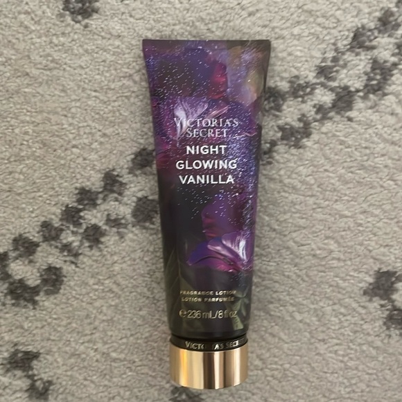 Victoria’s Secret - Night Glowing Vanilla - Picture 1 of 2
